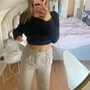 Linnebyxor  - As fina och bekväma linnebyxor från gina som tyvärr inte används. Som nya i skicket. Jag är 160 och dom passar mig i längden 💞