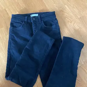 Jeans ifrån gina tricot 80kr + frakt 