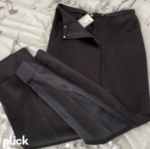 Ett par svarta kostymbyxor från hm. Använda en gång. Säljer pga att de inte används