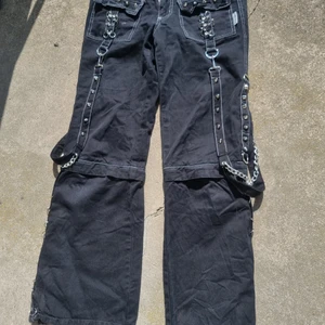 Byxor  - Rockiga byxor i storlek S (mens avdelning men passar både män och kvinnor)  Kan fraktas mot fraktavgift på 66kr. Spårbarfrakt med postnord.   Pris är redan väldigt lågt så går inte att förhandla. 