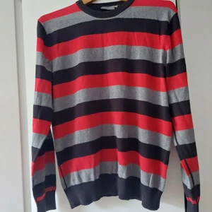 Randig tröja - Randig långärmad tröja i storlek XL. Jag kan skicka om du bor långt bort.