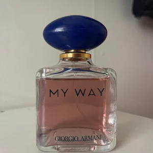 Giorgio Armani parfym MyWay - Aldrig använd Giorgio Armani parfym inte äkta det är en imitation luktar exakt som My Way Parfymen, lukten är stark och har ingen skillnad från original