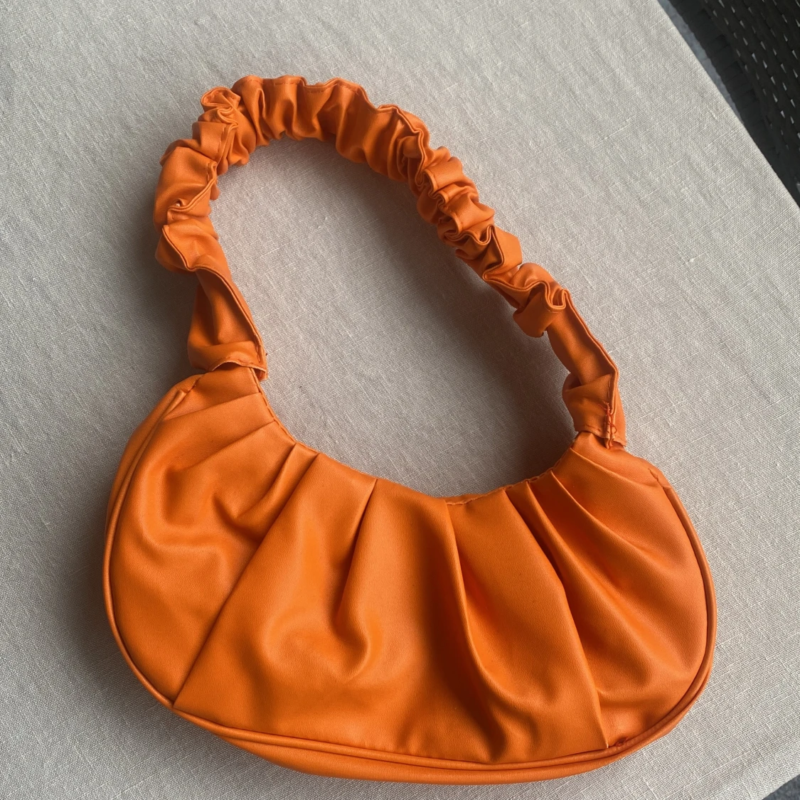 Baguetteväska, fake läder orange