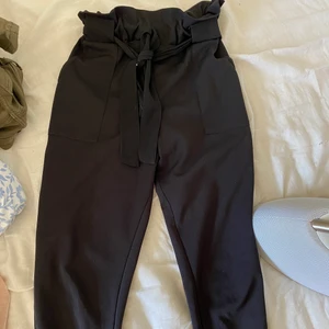 Kostymbyxor  - Kostymbyxor från Missäy. Storlek xs 