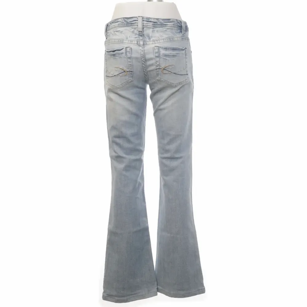 Så snygga jeans från edc by esprit men är för långa för mig så använder därför inte så mke. Köpta på sellpy och bra skick! Midjemåttet är 74. Jeans & Byxor.