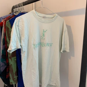 YSL t-shirt - Uppenbart gammal, charmigt sliten