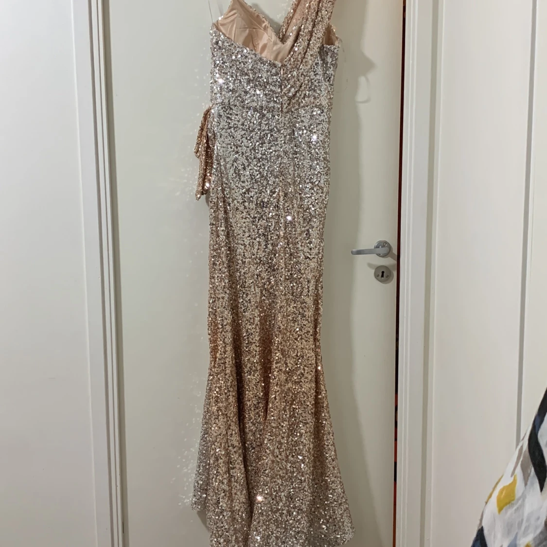 Klänning med glitter. - 91