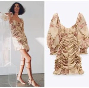 En Nyskick Klänning  - Säljs på grund av att storleken it  passar. Har aldrig använt den och prislappen är kvar. Dm för mer bilder:) Priset kan diskuteras;) Säljer vid bra bud.