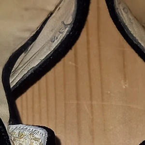Svarta Charles Jourdan "high heals/slingbacks" - Köpta i Malaga och älskade varje gång de blev burna. Ett smycke på foten