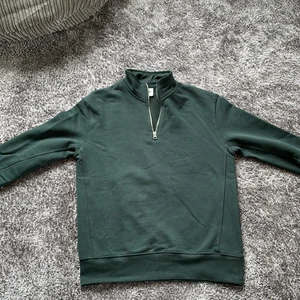 Zara halv zip  - Säljer denna för använder den aldrig längre. Pris kan diskuteras 