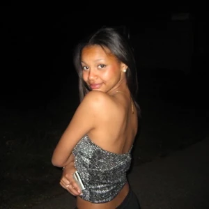 NOEMI Glitter Bandeau - Följ vår insta @noeliawear för att hålla dig uppdaterad på när vi lanserar bland annat NOEMI Glitter Bandeau💫 