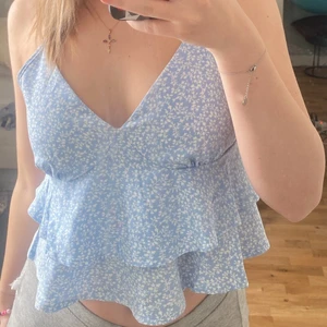 Sommar topp - BETALNING SKER VID SWISH Jätte fint sommar linne säljer eftersom den inte används 