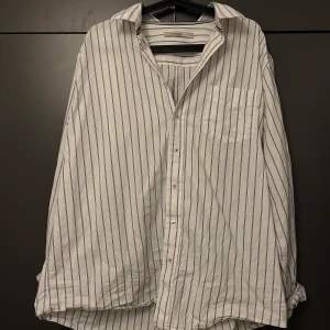 Skjorta  - Oversizeskjorta, storlek L/XL