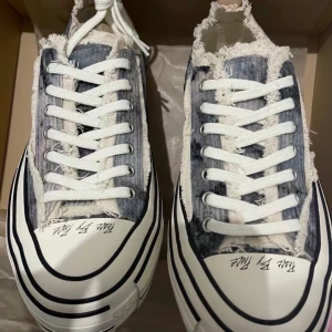 xVESELL corduroy tie-dyed vulcanized shoes  - xVESELL corduroy tie-dyed vulcanized shoes men's and women's style gray-brown comfortable and soft soles. Wearing it is one of the trendy and fashionable choices. It is very suitable for all kinds of summer clothes.