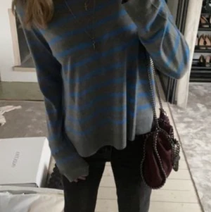 Randig långärmad tröja zara - Säljer min randiga långärmade tröja från zara som inte säljs längre!