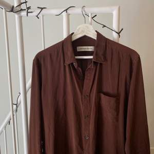 Brun skjorta i tencel från l’homme rouge  Storlek 48