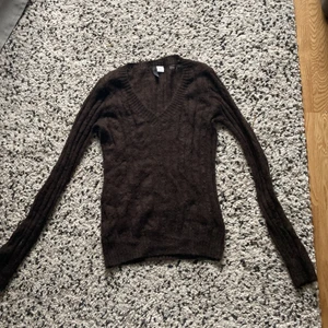 Genomskinlig tröja  - Köpt secondhand för en månad sen men använder inte