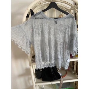 Fin ”T-shirt” - Aldrig använd Strl XL  Köparen står för frakt