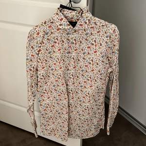 Selected skjorta storlek S, passar även medium Nypris 1000:-