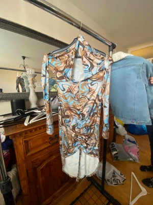 Klänning  - Inkl frakt 