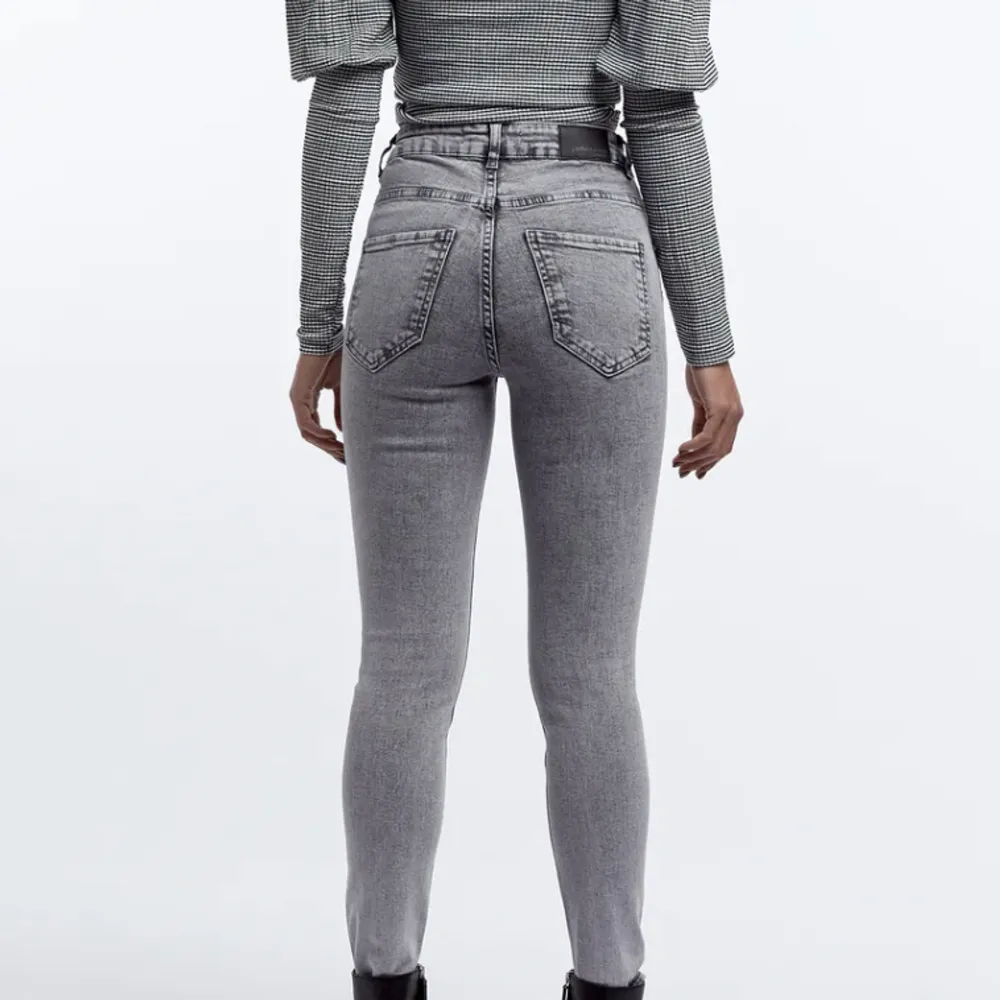 Helt nya Molly jeans från Gina 💖 Pris 150+frakt stolek S. Jeans & Byxor.