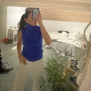 Fluffig blå polo tröja - Super fin fluffig blå polo tröja!⚡️ använd ett fåtal gånger. Frakt tillkommer