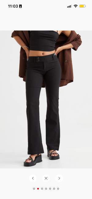 Slutsålda low waist byxor från H&M, aldrig använda, storlek M, ordinarie pris 199kr slutsålda