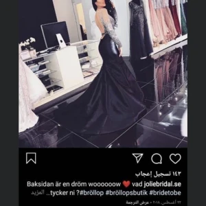 Fest klänning  - Jag har bara använt denna klänningen en gång till min brors bröllop passar perfekt för fester. Jag köpte klänningen för 5000kr.   pris kan diskuteras. Höra av er om ni har frågor. klänningen funkar till kvinnor som har hijab haren tröja för att ha under