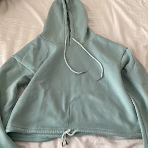 Turkos korthoodie - En kort Hoodie