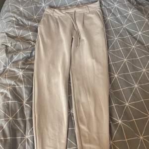 Byxor - Har använt väldigt mycket. Lite fläckar. Kostymbyxor matrial. 