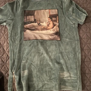 Limitato - Grön Limitato i samet som är oanvänd