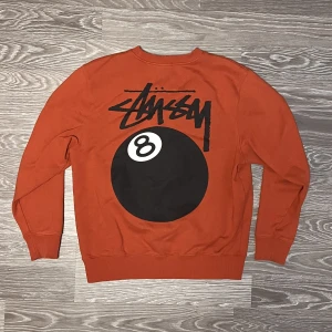 Stussy sweater - Använd och tvättad ett fåtal gånger, passar S/M, condition 9/10