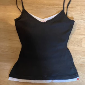 Linne - Ett jätte gulligt kropps sytt linne från esprit de är använt 5-6 gånger inga skador eller slitningar as gulligt säljer för jag typ inte använder de