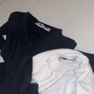 Tajta tröjor  - Två fina tajta tröjor som inte är min stil längre. Jag säljer för billigt pris då ja använt dom några gånger men ej valt att sätta på mig som då dom är väldigt tajta!! Två för 40kr  och en för 20kr