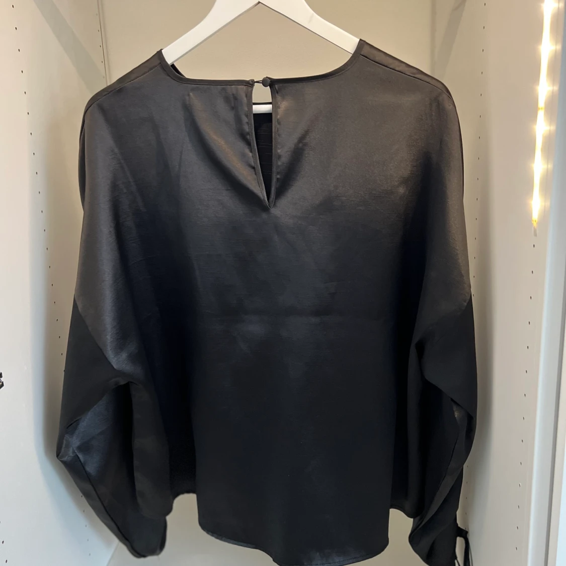 Svart silkesblus - 90