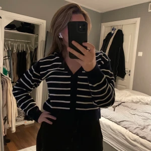 Randig kofta - Säljer min randiga kofta från zara, väldigt fin