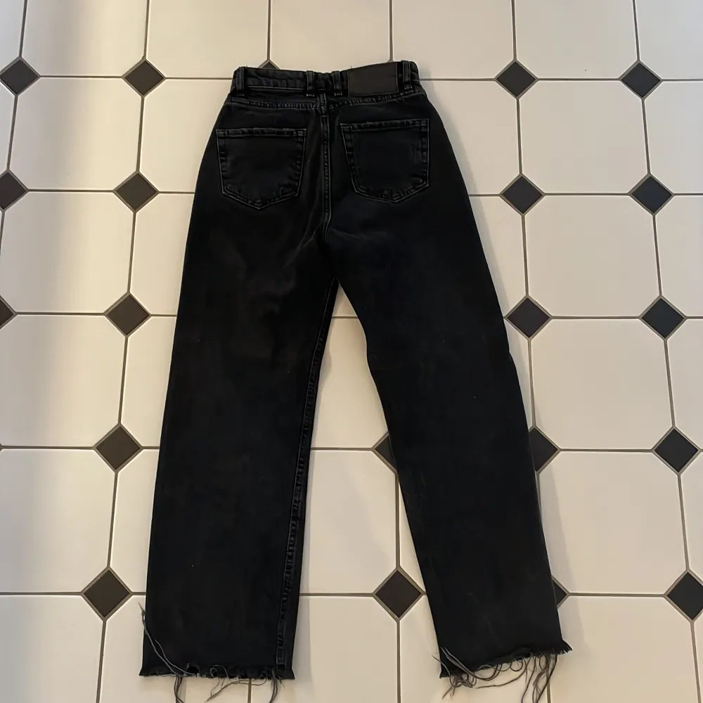 Raka jeans  Storlek: EUR 32, USA 8, Mex 22 Grå/svart färg . Jeans & Byxor.