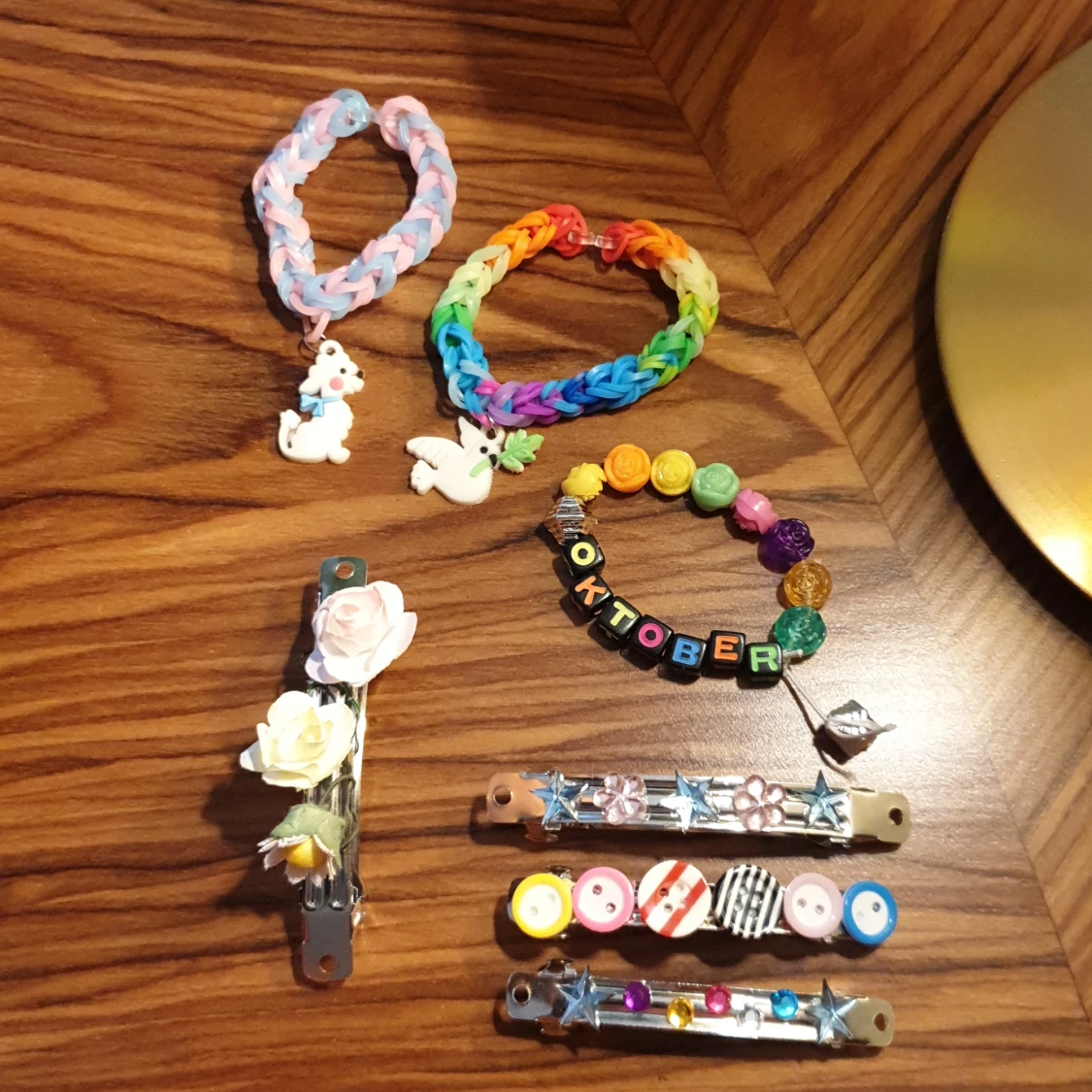 Hårspännen och armband