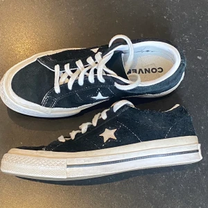 One star Converse  - (Lägger ut igen) Säljer dessa one star Converse stl 36!💕 Jättesnygga o köptes förra sommaren!💕