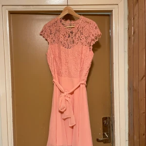 Esprit klänning - Endast använd en gång.