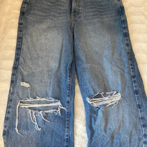 Byxor från gina - Storlek 42! Passar någon med längd 150 t 1,55 kanske. aldrig  använt!  Köpt för 600