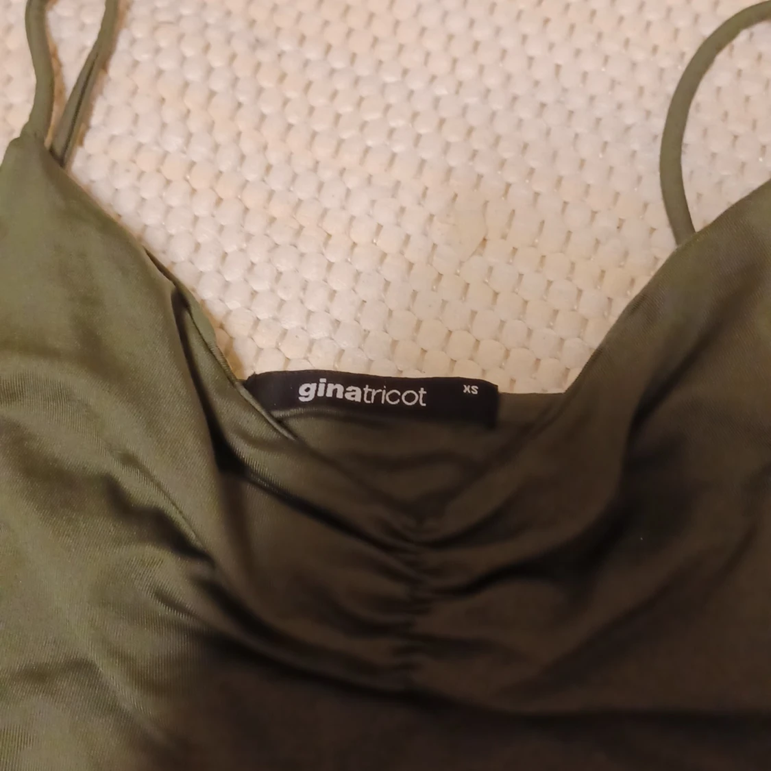  Mörk Grönt linne xs från ginatricot - 90