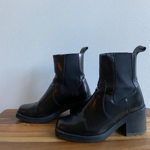 &Other Stories black leather Chelsea boots  - These &other stories, black Chelsea boots are very comfy! They were my favorite until they didn’t fit anymore. They are worn in but in good condition. Top part of boot has lost a bit of its shape due to wearing. Can’t notice so much when boot is on.