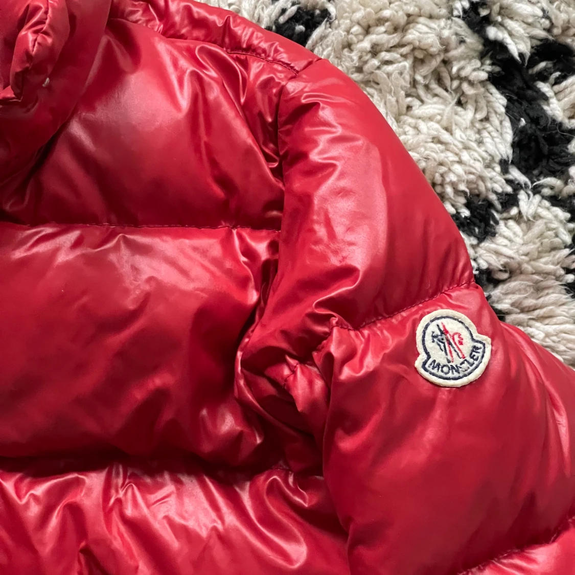 Röd moncler jacka 
