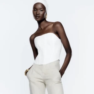 Korsett - Superfin korsett från Zara som jag säljer eftersom jag har en liknande. Endast använd två gånger!