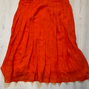 Plisserad kjol - Jättefin plisserad kjol från vila! Aldrig använd, endast testad! Den är xs men passar mig som är s!