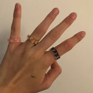 Ringar - Ringar! Köp alla för 15kr + 15 kr frakt. Eller 7kr/st. 