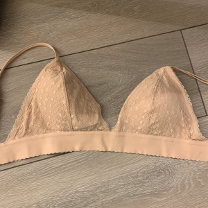 Bande BH/Topp - Aldrig använd, bra skick, fin o gullig. Säljer då den inte passar mig.❤️
