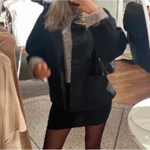 Monki kappa - Säljer denna as snygga monki kappan som är slutsåld 💕💕 Jätte snygg och har aldrig använt, fick precis hem.