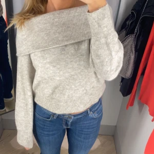 tröja - säljer min superfina tröja från hm då den inte kommer till användning💓använd några få gånger, inte norpig!💓